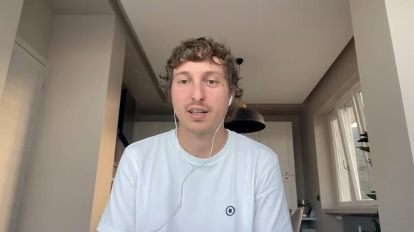 兴业配资 莫雷托：哈维-格拉的情况在瓦伦西亚新CEO上任之前不会有变化